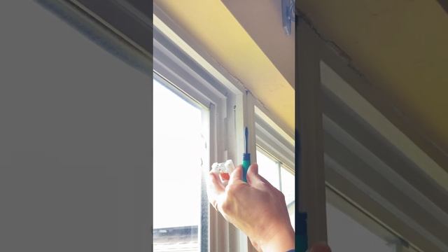 Window repair (window won’t stay open) Broken pivot shoe replacement. смотреть онлайн