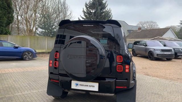 2023/73 LAND ROVER DEFENDER 110 D250 XS EDITION IN SANTORINI BLACK WITH BLACK LEATHER смотреть онлайн