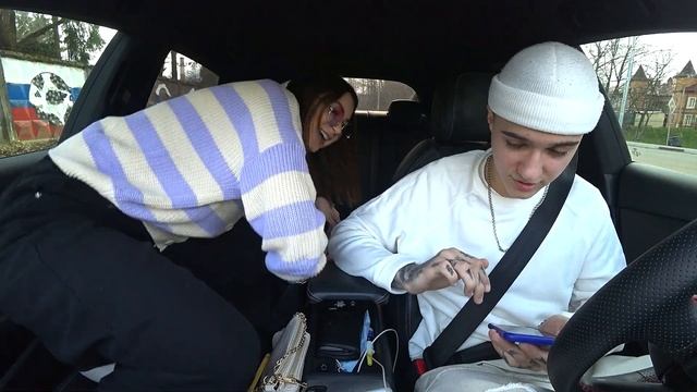 ОТШЛЕПАЛ ДЕВУШКУ В МАШИНЕ НА ПЕРВОМ СВИДАНИИ