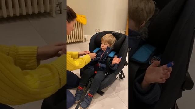 Winter coats in car seats and the impact on a correct harness fit смотреть онлайн