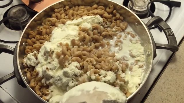 BCC Rondeau Does Three Cheese Mac "n" Cheese смотреть онлайн
