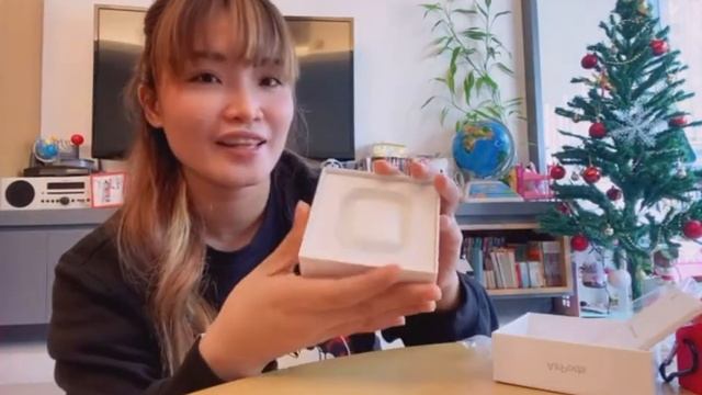 UNBOXING MY APPLE AIRPODS 2 WIRELESS HEADPHONE!A PRESENT FROM MY EMPLOYER🥰 смотреть онлайн