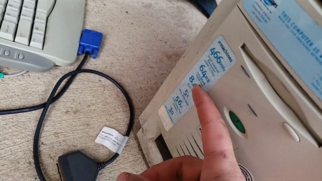 The FREE Windows 98 PC (Left OUTSIDE For YEARS) смотреть онлайн