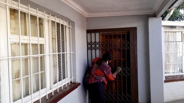 Clean your outside windows on a house смотреть онлайн