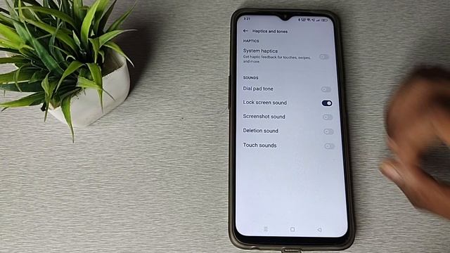 Realme c12 me lock screen sound on kaise kare, How to turn on lock screen sound смотреть онлайн
