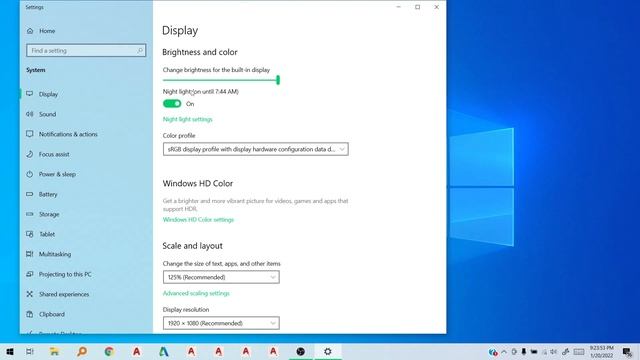 How to Use Windows Night Light Feature and Adjust Screen Brightness смотреть онлайн