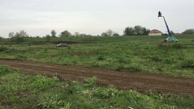 Opel Frontera surprised Grand Cherokee in the mud смотреть онлайн