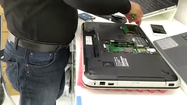 Dell Inspiron 7720 || How to replace harddisk |Harddisk replacement смотреть онлайн
