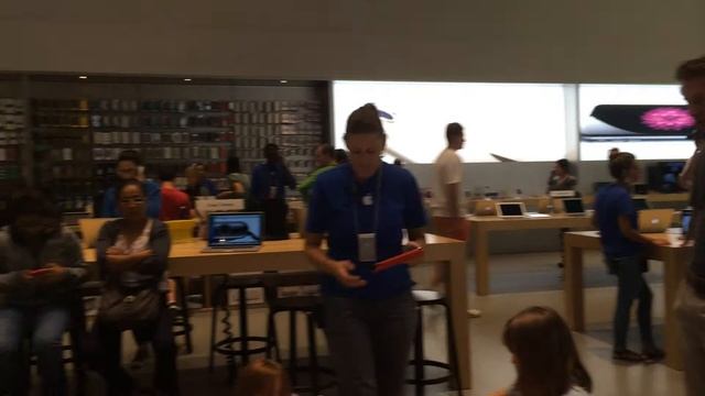 Apple store. Лос Анджелес смотреть онлайн