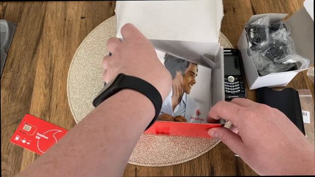 Unboxing a £10 Blackberry Pearl in 2020 смотреть онлайн