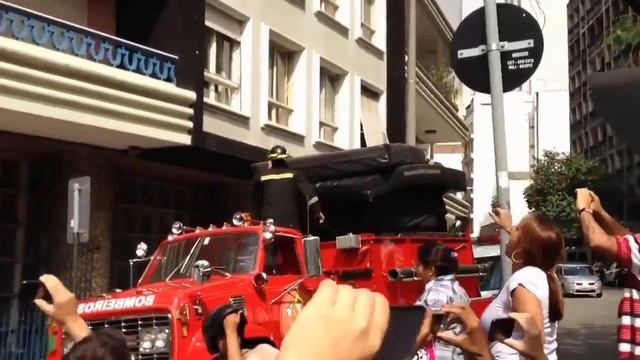 Wife caught CHEATING: Lover makes Hilarious escape смотреть онлайн