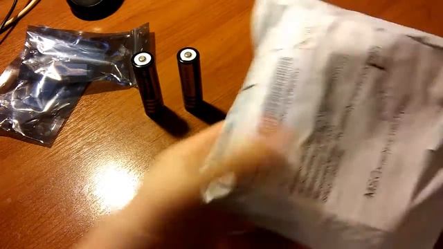 Посылка из Китая (зарядное устройство и аккумуляторы 4000 мАч 18650) смотреть онлайн