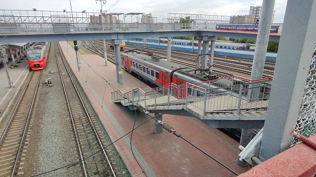 Электропоезд ЭД4М-0105/0119 отправляется со станции Новосибирск-Главный смотреть онлайн