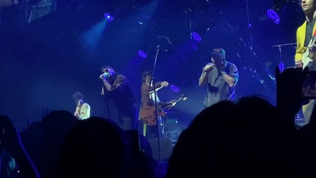 The Strokes - Modern Girls & Old Fashion Men (W Mac DeMarco) Barclays Center NY 1/01/20 смотреть онлайн