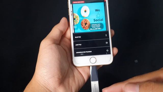 Sandisk iXpand Mini Flash Drive - Pindah Data dari Iphone ke Android atau Laptop dengan Mudah смотреть онлайн