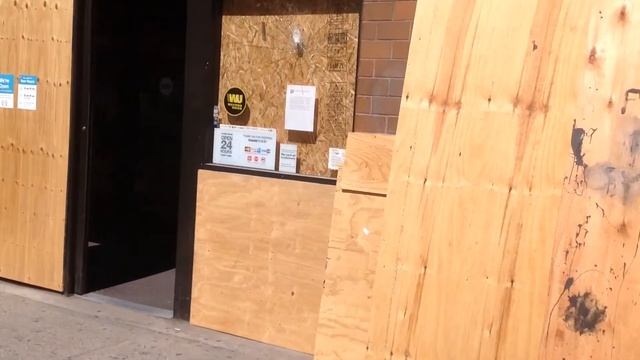 Broken Window Glass from Monday night June 1, 2020 Looting смотреть онлайн