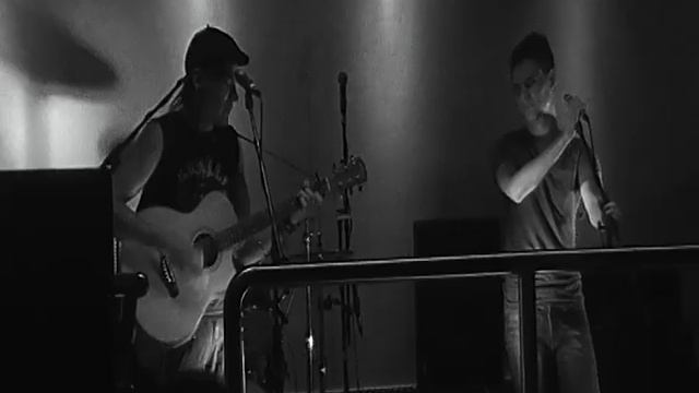 Running Away Cover-Phoenix Bay Live смотреть онлайн