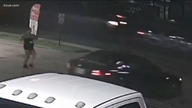 Video shows woman throw hatchet through car window | KVUE смотреть онлайн
