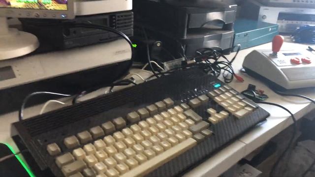 Neo Geo Emulator running at 50fps in Amiga v1200 смотреть онлайн