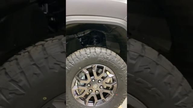 Колеса 33” дюйма на стоковый Land Cruiser 300 GR Sport смотреть онлайн