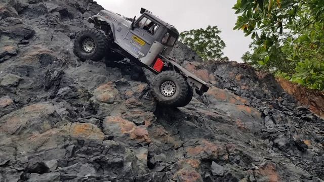 Traxxas TRX4 Duo: After rain... смотреть онлайн