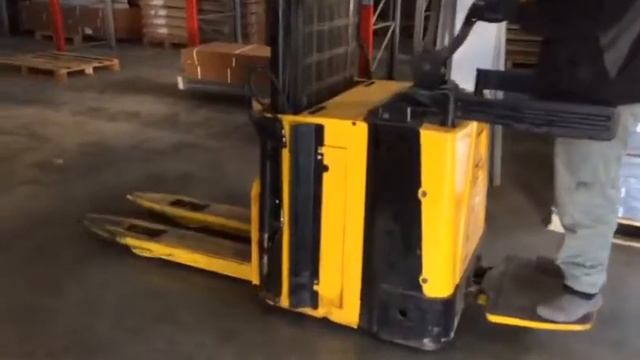 Электроштабелер самоходный Yale MS15X