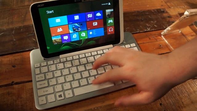 Acer Iconia W3 Hands-On: First 8-inch Windows 8 Tablet смотреть онлайн