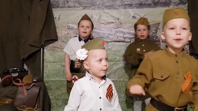 22. Инсценировка песни «Идет солдат по городу». Группа № 19