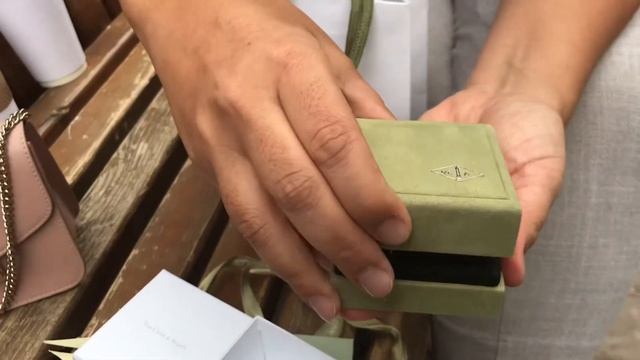 UNBOXING FROM VAN CLEEF AND ARPELS ✨| MY FRIEND’S BIRTHDAY GIFT смотреть онлайн