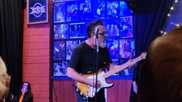 I Loved Another Woman -Johnny Cat on guitar, w Dennis on drums and vocals @LLBBQ 10Nov2022 смотреть онлайн