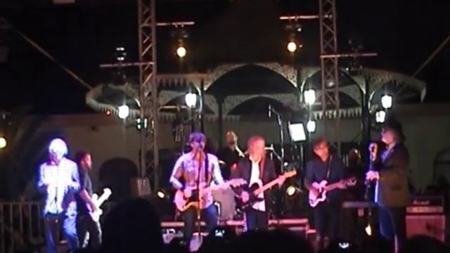 Death Cab For Cutie with Peter Buck & Mike Mills - Fall On Me (R.E.M. cover) смотреть онлайн