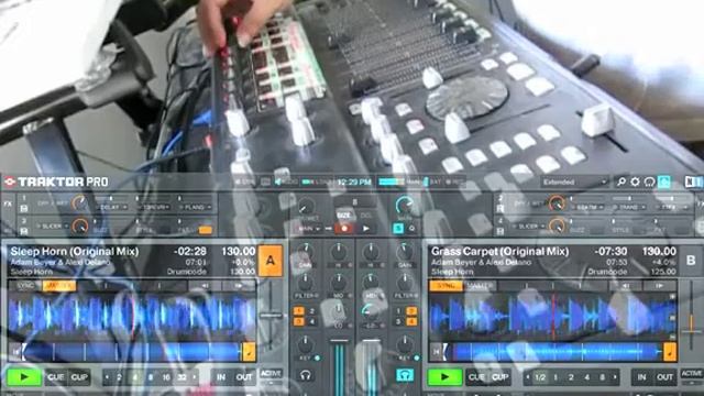 First Testing Traktor DJ Mix with BCD3000 + BCF2000 смотреть онлайн