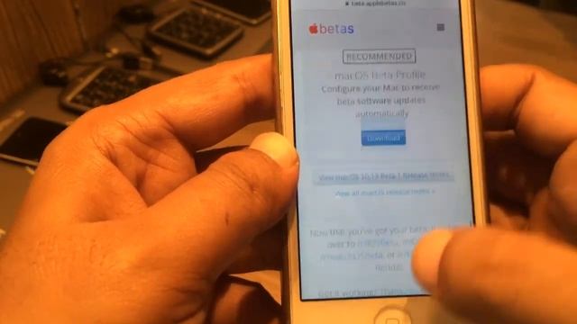 How To Install iOS 11 Beta 1 - iPhon Urdu/Hindi смотреть онлайн