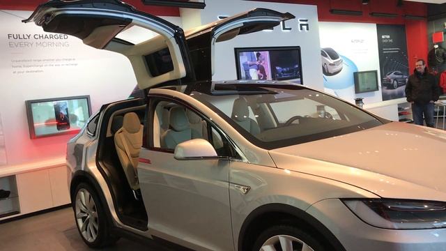 Tesla Model X Wizards in Winter Christmas Show - Lights & Music (HD) смотреть онлайн