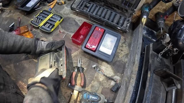 Fixing up the Bobcat 751 skid steer - (part2) смотреть онлайн