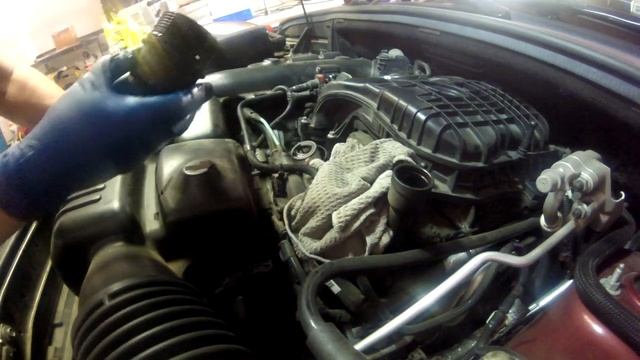How to Change the Oil & Filter in 2011 - 2018 Jeep Grand Cherokee. смотреть онлайн