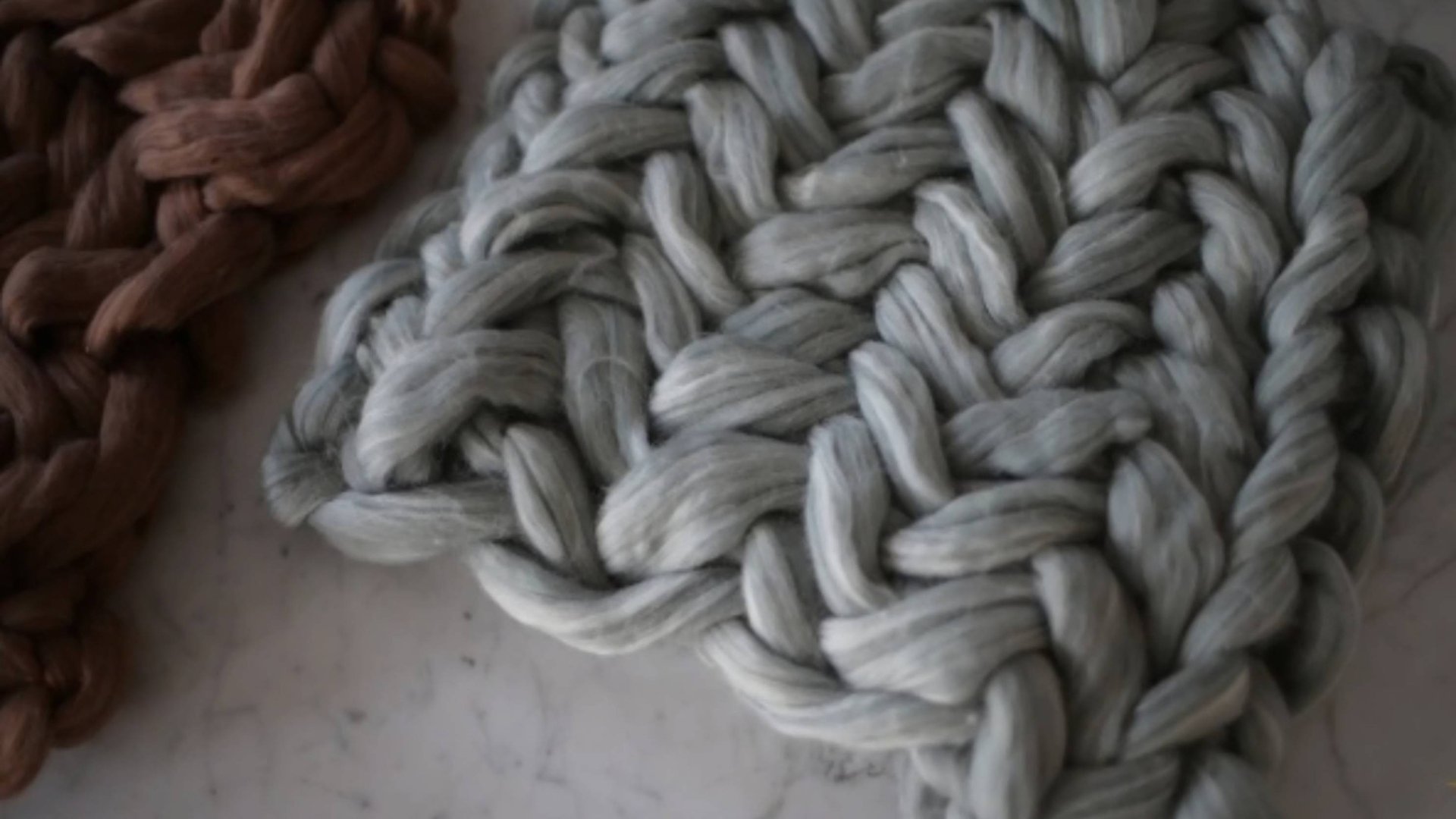 Плед Newborn для фотосессии связанный без спиц (Arm-knitting) смотреть онлайн