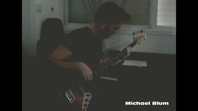 Radiohead - Paranoid Android - Bass Part смотреть онлайн