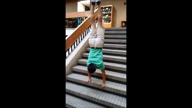 UNT Orientation 2 Handstand Stairs смотреть онлайн