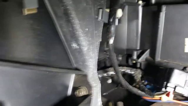 Car Not keeping you warm? Windows Won't Defrost? Quick Heater Core Actuator Bypass смотреть онлайн