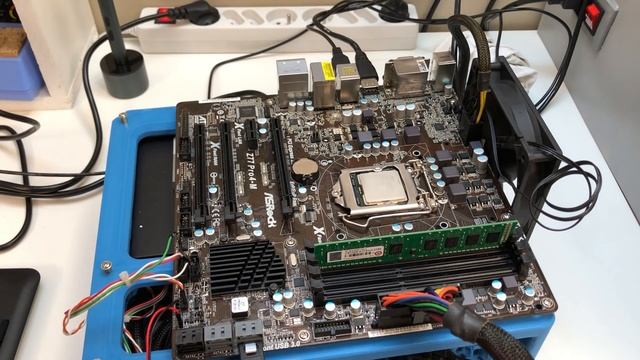Réparation Carte Mère ASROCK ! смотреть онлайн