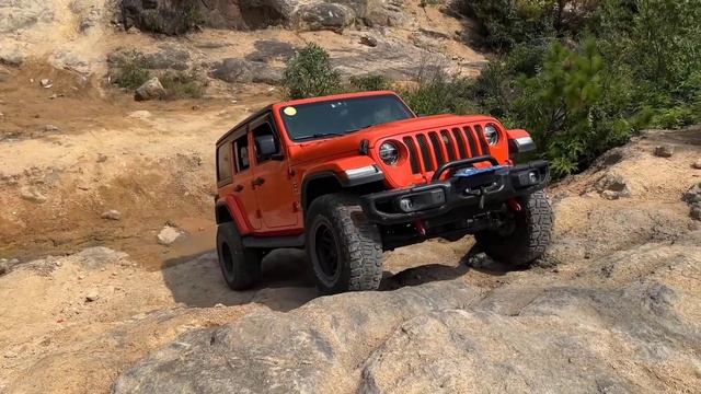 GWM Tank 500 3 0L V6 vs Jeep Wrangler 2 0L vs GWM Cannon 2 0L turbo смотреть онлайн