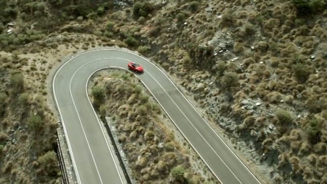 Jaguar F-TYPE | Aktivní diferenciál a nekompromisní brzdný výkon смотреть онлайн