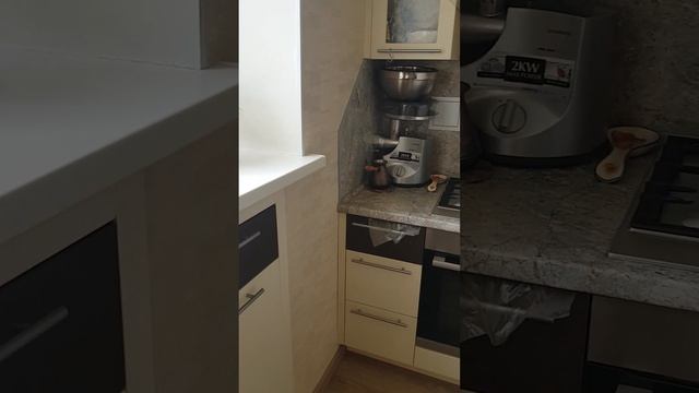 РЕШЕНИЕ ДЛЯ СТАРЫХ ДОМОВ | Угловая кухня смотреть онлайн