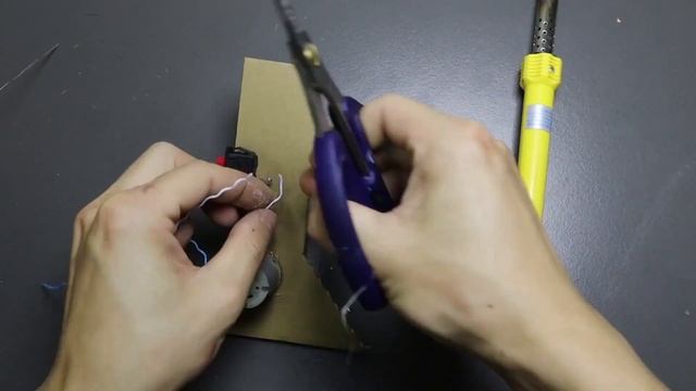 How to make a Pedometer - Fake Step Counter(pedometer phone swing pedometer cheating device) смотреть онлайн