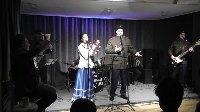 ВИА "Казачья Слава" - Под окном широким - Under a wide window смотреть онлайн