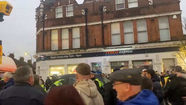 Battle between QRP and Millwall fans outside the stadium after the game. QPR 1-2 Millwall. смотреть онлайн