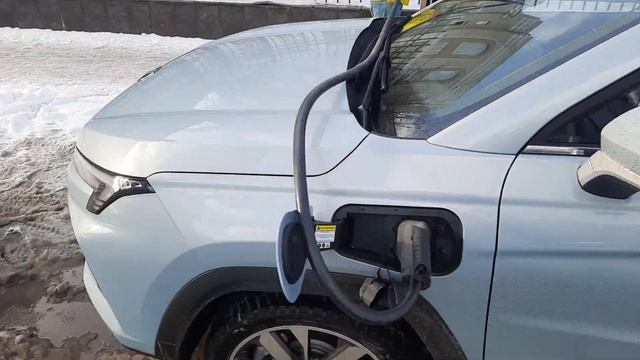 Москвич-3е на Улицах Москвы смотреть онлайн