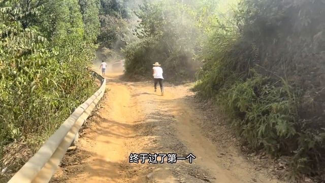 沒上牌的新車來爬坡！凱迪拉克XT4挑戰成佛坡，車主有錢任性！ #越野 смотреть онлайн