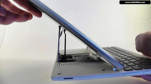 Asus EEE Pad Slider SL101- just a quick look at the exterior смотреть онлайн